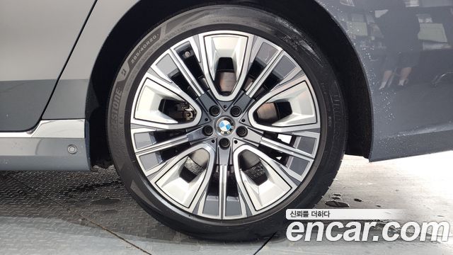 BMW 7-Series 2023 — photo 7