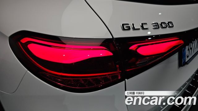 Mercedes-Benz GLC-Class 2026 — photo 9
