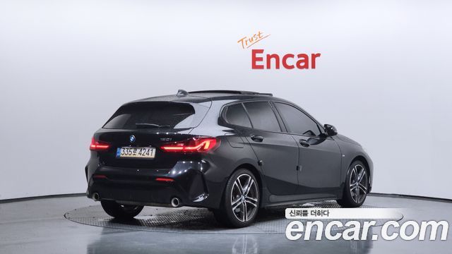 BMW 1-Series 2022 — photo 2