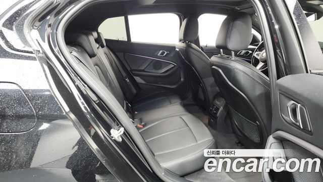 BMW 1-Series 2022 — photo 12