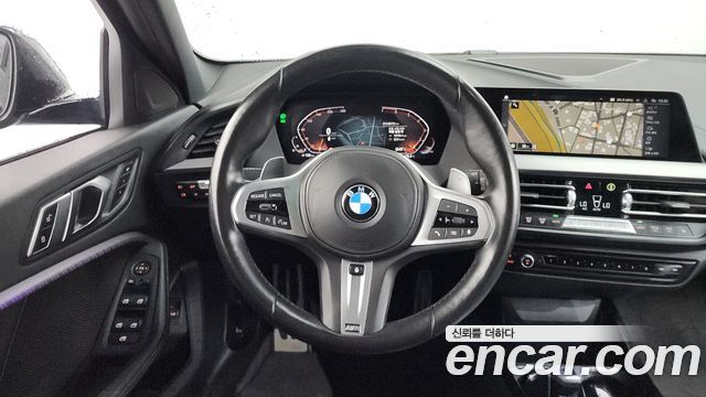 BMW 1-Series 2022 — photo 14