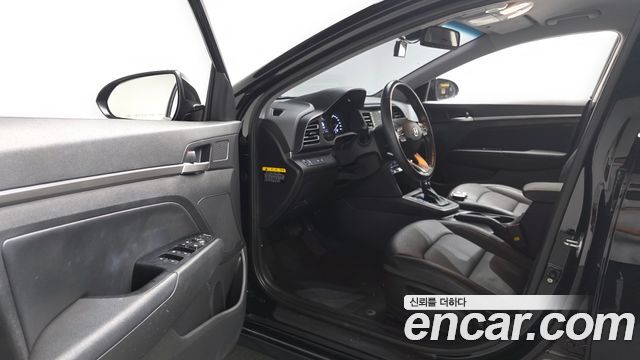 Hyundai AVANTE 2020 — photo 13