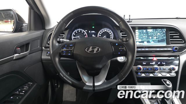 Hyundai AVANTE 2020 — photo 18