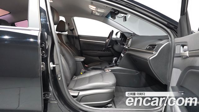 Hyundai AVANTE 2020 — photo 16
