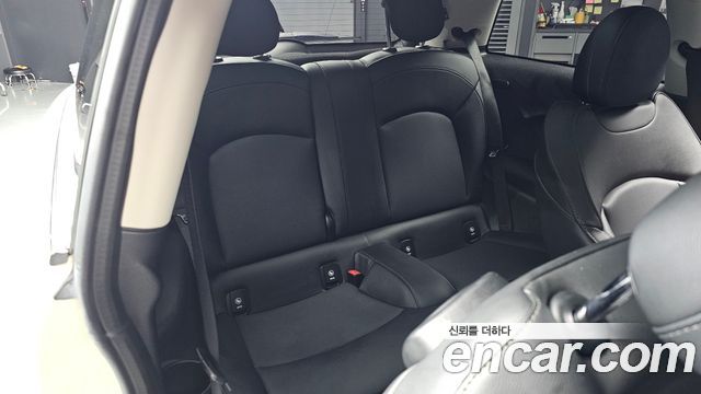 Mini Cooper 2022 — photo 17