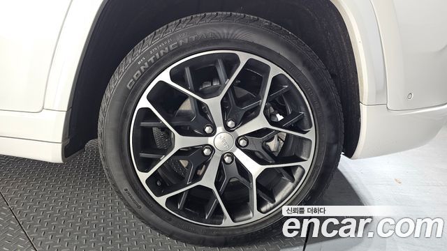 Jeep Cherokee 2023 — photo 7