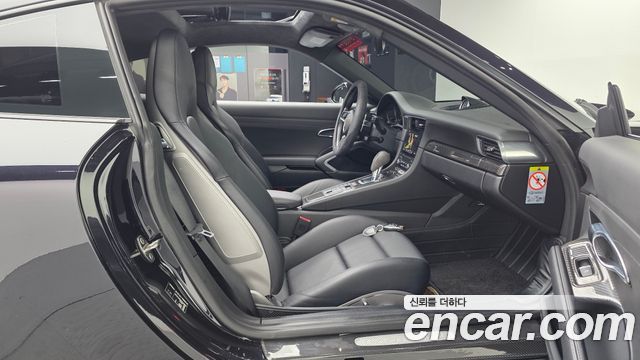 Porsche 911 2017 — photo 17