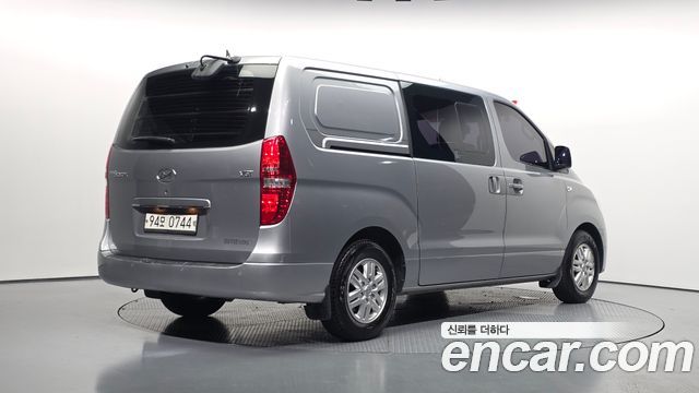 Hyundai Starex 2017 — photo 2
