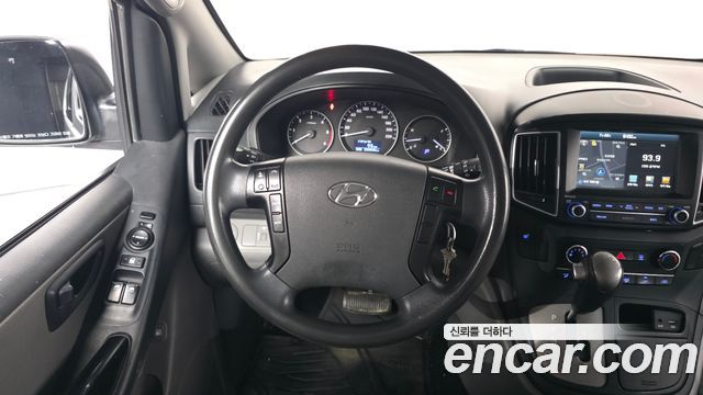 Hyundai Starex 2017 — photo 13