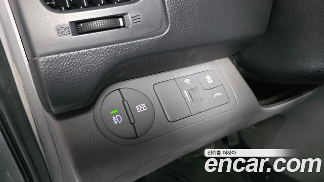 Hyundai Starex 2017 — photo 19