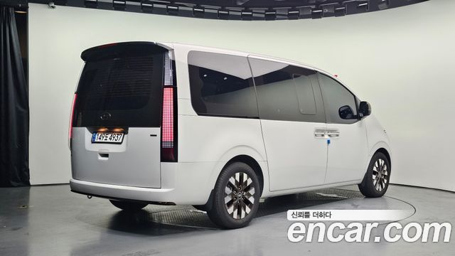 Hyundai Staria 2024 — photo 2
