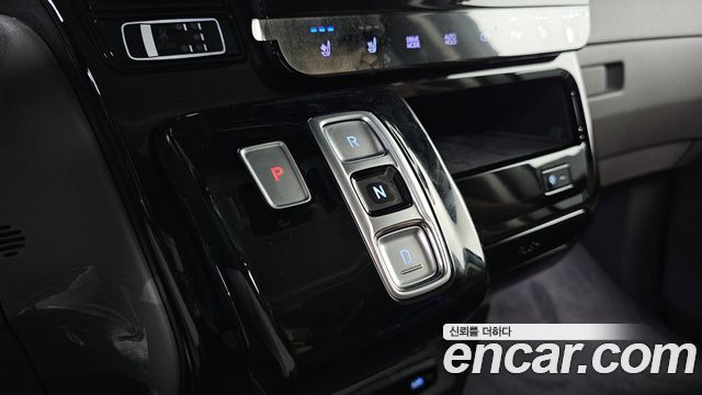 Hyundai Staria 2024 — photo 9