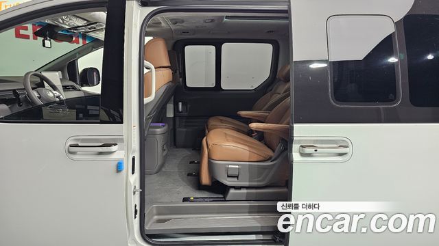 Hyundai Staria 2024 — photo 11