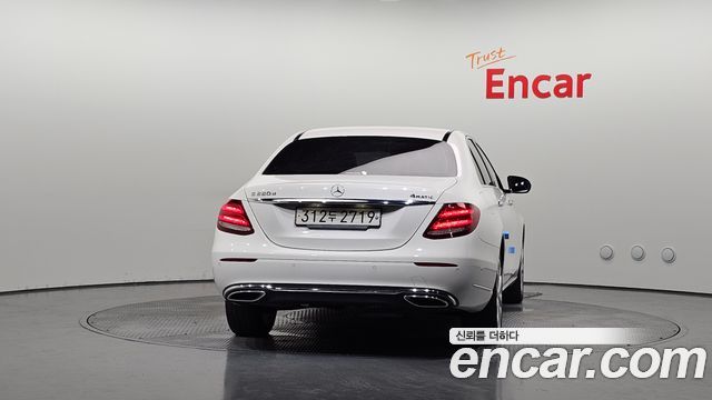 Mercedes-Benz E-Class 2020 — photo 4