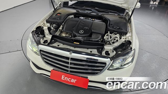 Mercedes-Benz E-Class 2020 — photo 6