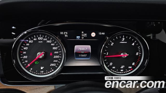 Mercedes-Benz E-Class 2020 — photo 11