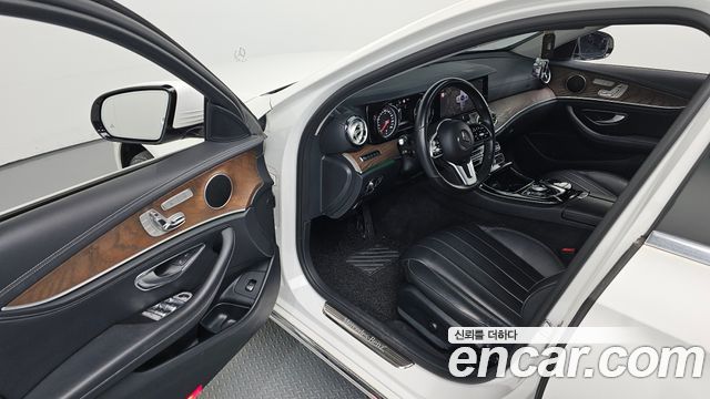 Mercedes-Benz E-Class 2020 — photo 13