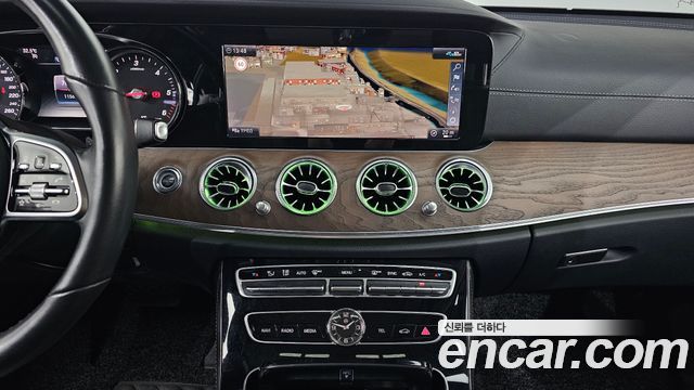 Mercedes-Benz E-Class 2020 — photo 19