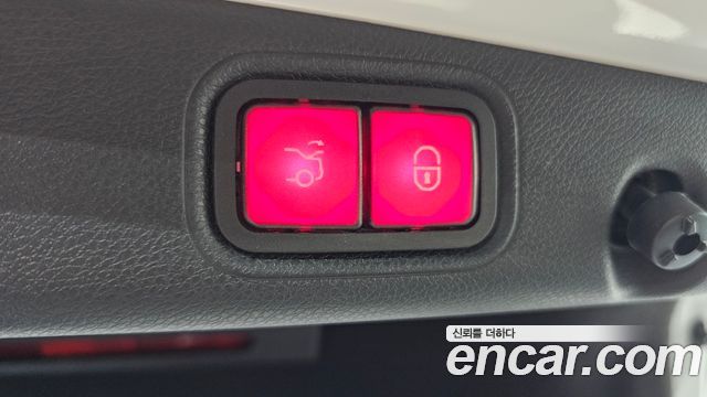Mercedes-Benz E-Class 2020 — photo 23