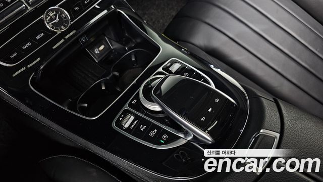 Mercedes-Benz E-Class 2020 — photo 24