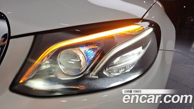 Mercedes-Benz E-Class 2020 — photo 8