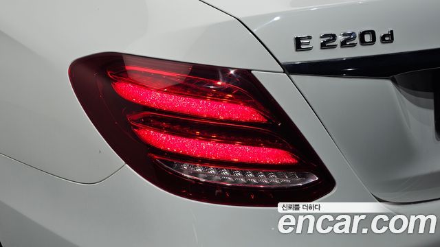 Mercedes-Benz E-Class 2020 — photo 9
