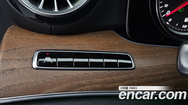 Mercedes-Benz E-Class 2020 — photo 27