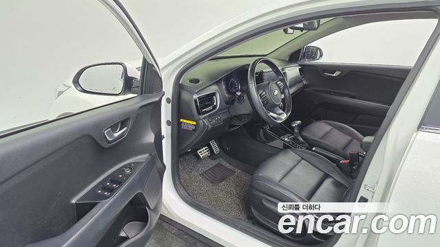 Kia Stonic 2018 — photo 10