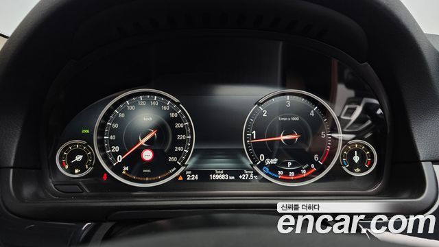 BMW 5-Series 2016 — photo 8