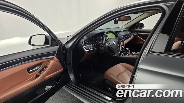 BMW 5-Series 2016 — photo 10