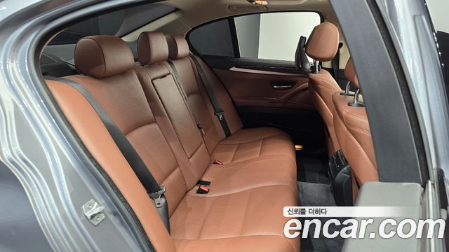 BMW 5-Series 2016 — photo 11