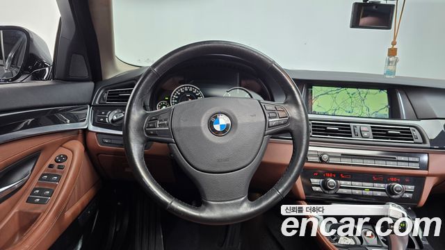 BMW 5-Series 2016 — photo 12