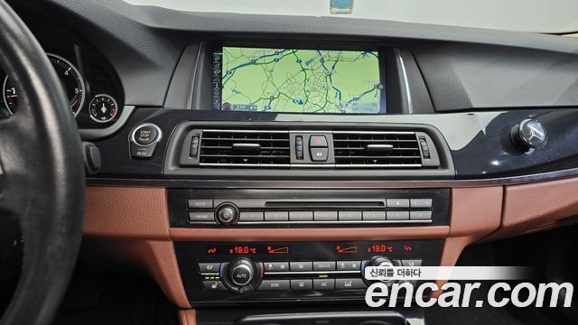 BMW 5-Series 2016 — photo 13