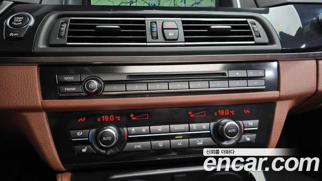 BMW 5-Series 2016 — photo 16