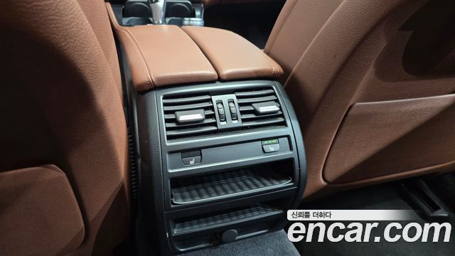 BMW 5-Series 2016 — photo 19