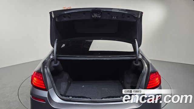 BMW 5-Series 2016 — photo 20