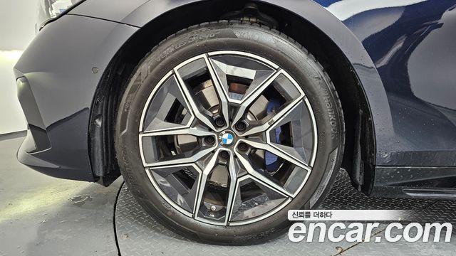 BMW 5-Series 2025 — photo 5