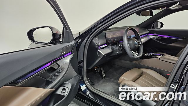 BMW 5-Series 2025 — photo 13
