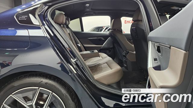 BMW 5-Series 2025 — photo 17