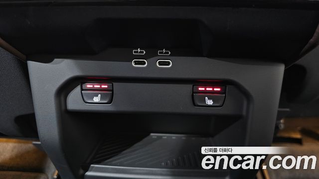 BMW 5-Series 2025 — photo 24
