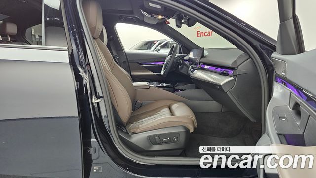 BMW 5-Series 2025 — photo 16