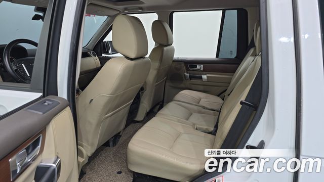 Land Rover Discovery 2016 — photo 11