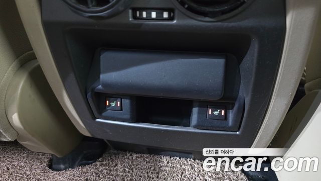 Land Rover Discovery 2016 — photo 12