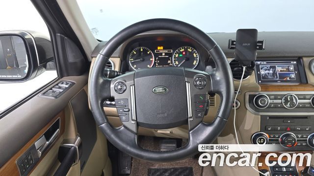 Land Rover Discovery 2016 — photo 14