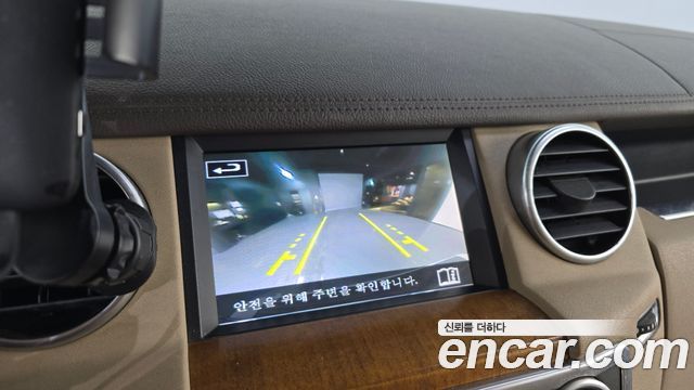 Land Rover Discovery 2016 — photo 15