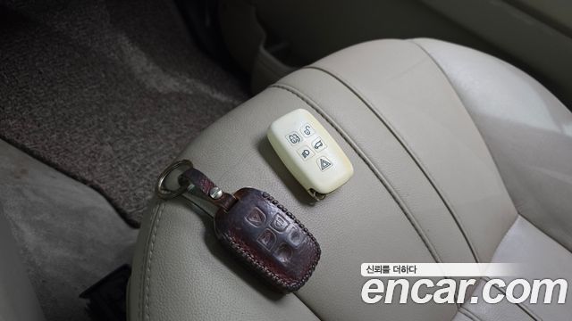 Land Rover Discovery 2016 — photo 16
