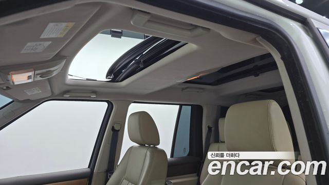 Land Rover Discovery 2016 — photo 18