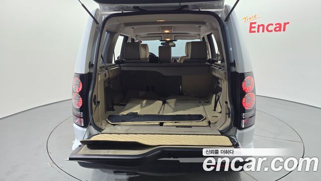 Land Rover Discovery 2016 — photo 19