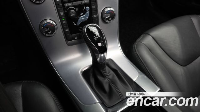 Volvo S60 2017 — photo 12