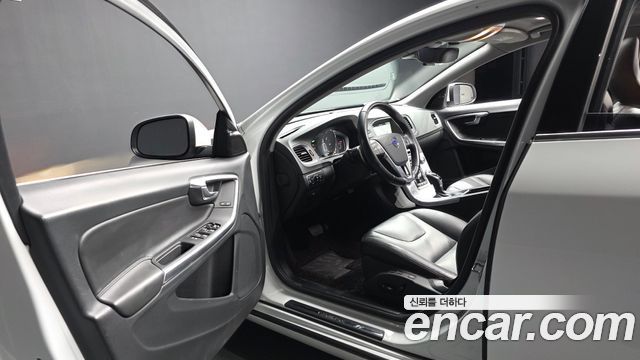 Volvo S60 2017 — photo 13